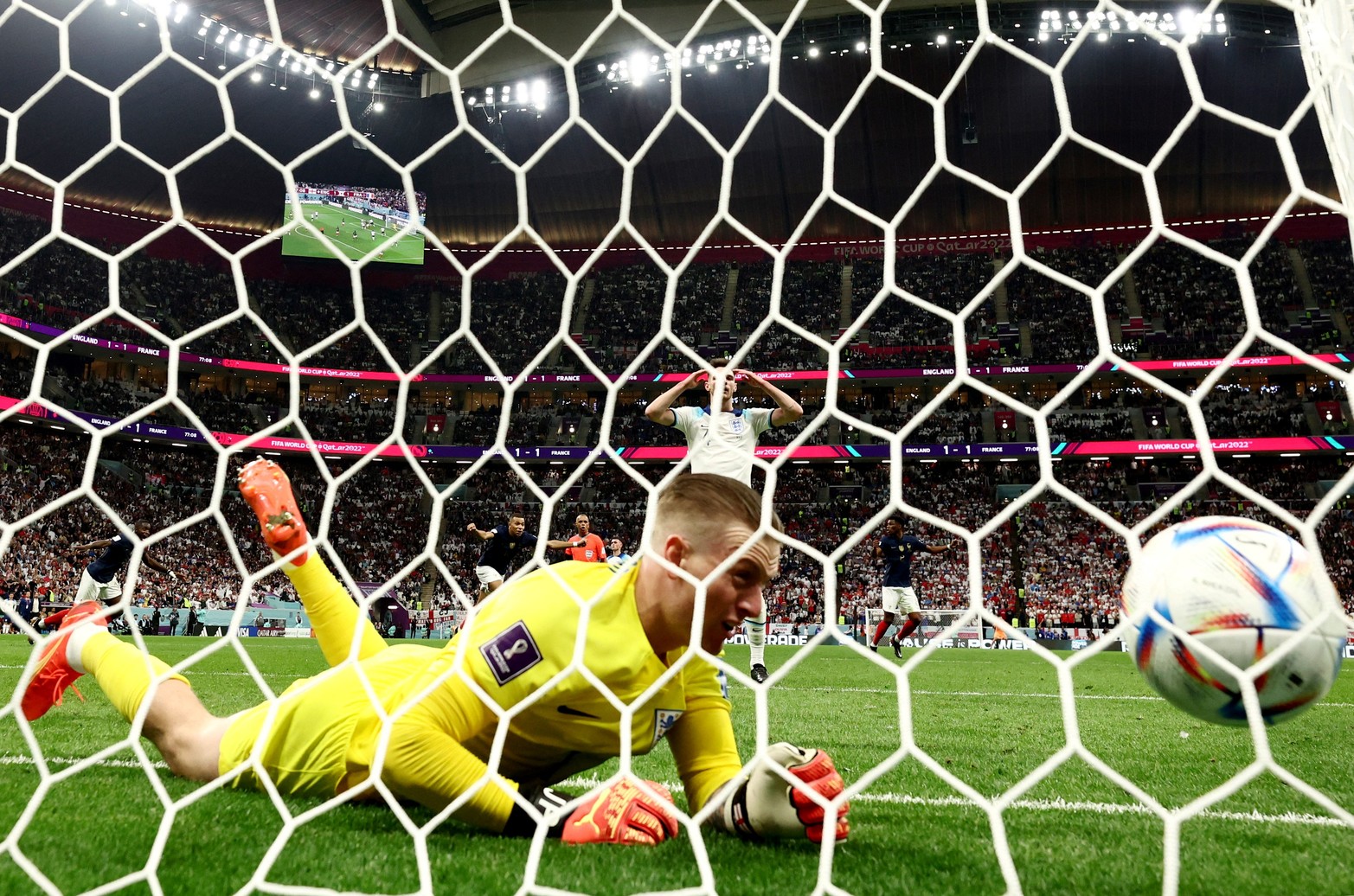 Por cuartos de final, Inglaterra y Francia disputan el encuentro en la Copa del Mundo de fútbol.