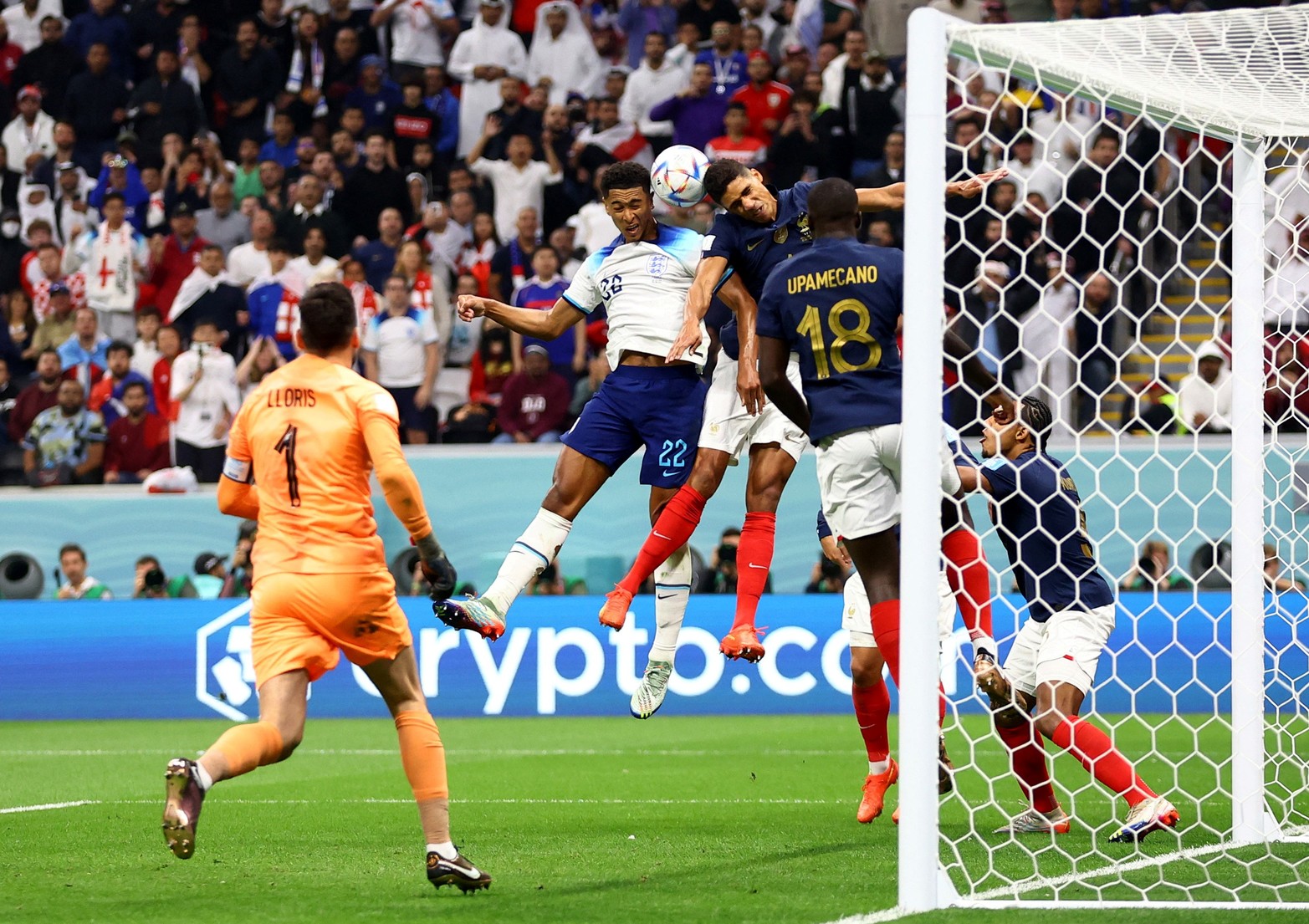 Por cuartos de final, Inglaterra y Francia disputan el encuentro en la Copa del Mundo de fútbol.
