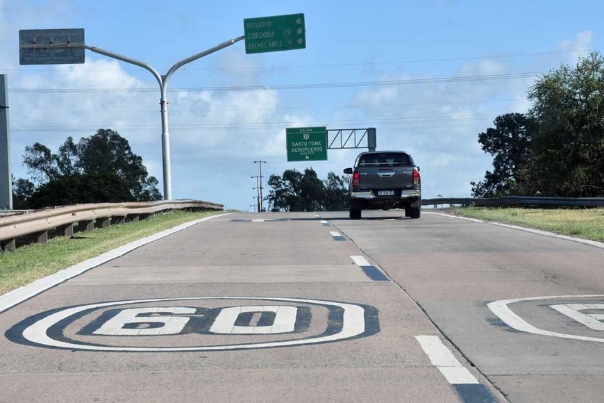 Máxima 60 Km/H. Desde 27 de Febrero y Juan de Garay hasta el intercambiador frente al Club Cilsa. Crédito: Flavio Raina