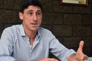 "El gobierno provincial abandonó a los santafesinos en materia de obra pública". Crédito: Flavio Raina