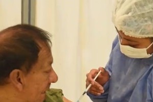  La medida preventiva comenzó a regir desde el lunes en los hospitales y centros de salud jujeños, al tiempo que se reforzó los operativos de vacunación destinado a los trabajadores de este sector.