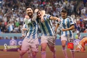 El capitán, de penal, y el exdelantero de River, en dos oportunidades, marcaron los tres tantos de la victoria argentina ante Croacia. Crédito: Reuters/Carl Recine