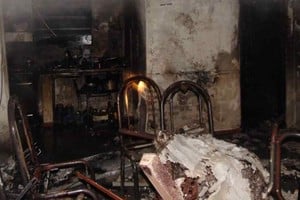 No se pudo determinar si Holman estaba vivo, o ya había fallecido, cuando sus asesinos prendieron fuego el lugar.Foto: Archivo El Litoral.