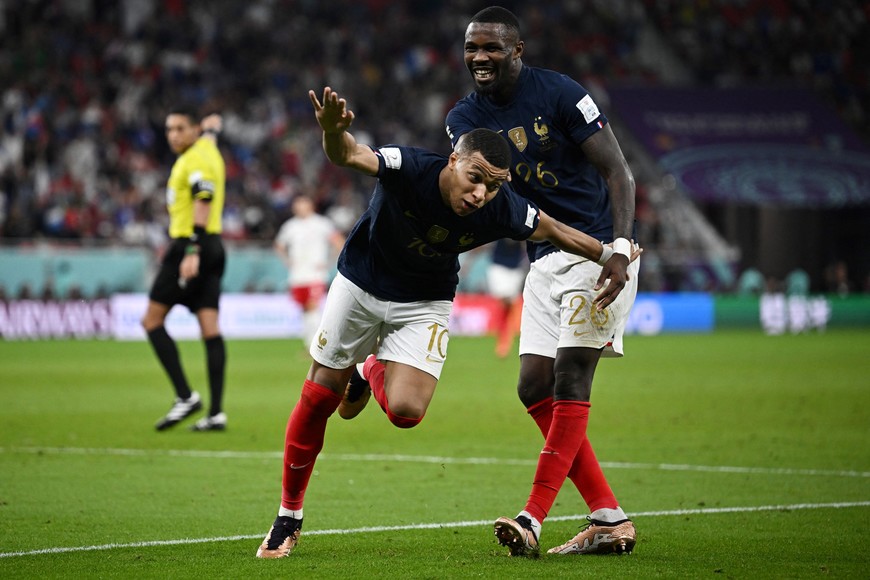 Thuram festejando junto a Mbappé, en la que podría ser la dupla de ataque este domingo. Crédito: Dylan Martinez / Reuters