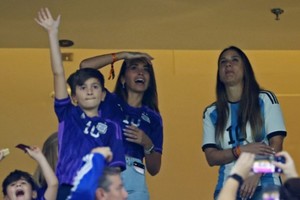 La alegría de la familia de Messi en la tribuna. Crédito: Reuters