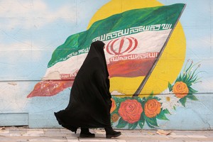 FILE PHOTO: A woman walks down a street in Tehran, Iran December 6, 2022. Majid Asgaripour/WANA (West Asia News Agency) via REUTERS/File Photo