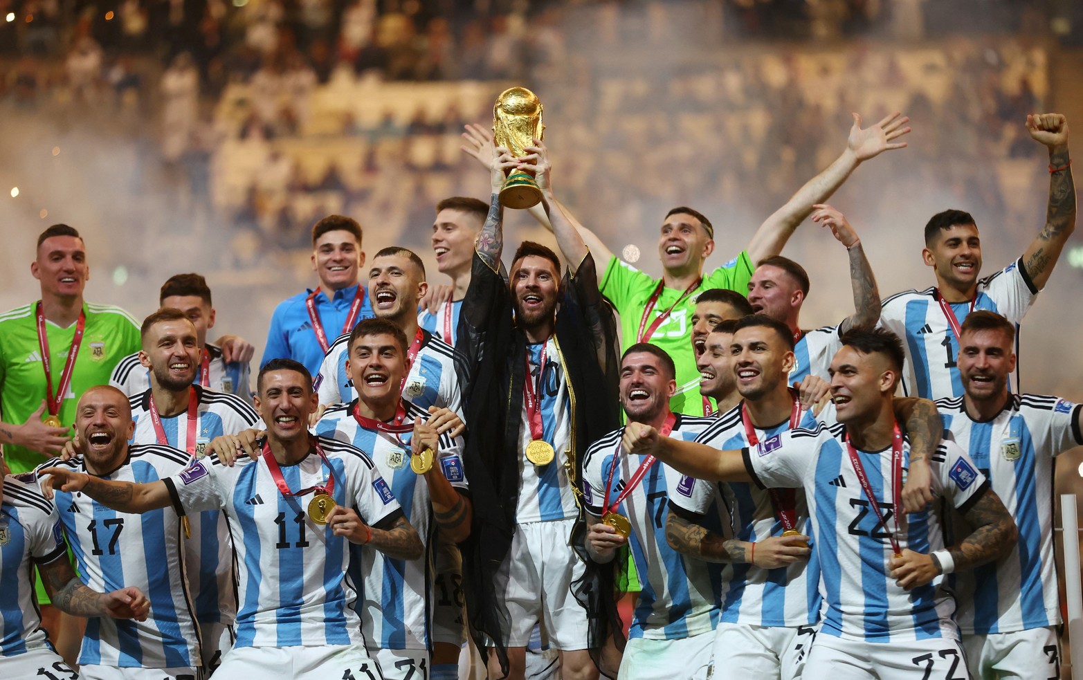 Argentina se consagró campeón del mundo en fútbol. Luego de 36 años. En 42 partidos, la selección perdió un solo partido. Fue el primero del mundial frente a Arabia Saudita.
