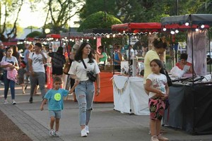 Plaza Feria es un programa de promoción de la actividad artesanal local, llevado adelante por la Municipalidad de Rafaela, a través de su Secretaría de Cultura. Foto: Municipalidad