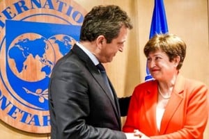 Sergio Massa, ministro de Economía, junto a Kristalina Georgieva, titular del FMI.