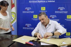 El acto de apertura, fue presidido por el administrador general de la Dirección Provincial de Vialidad, Oscar Ceschi, en presencia del ingeniero Jefe Federico Ávalo y personal de la Dirección General de Coordinación y Despacho. Foto: Gobierno