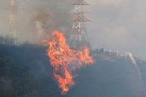 View of a wildfire in Vina del Mar, Chile December 22, 2022. REUTERS/Rodrigo Garrido