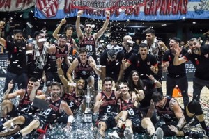 El festejo del campeón. Crédito: Asociación de Clubes