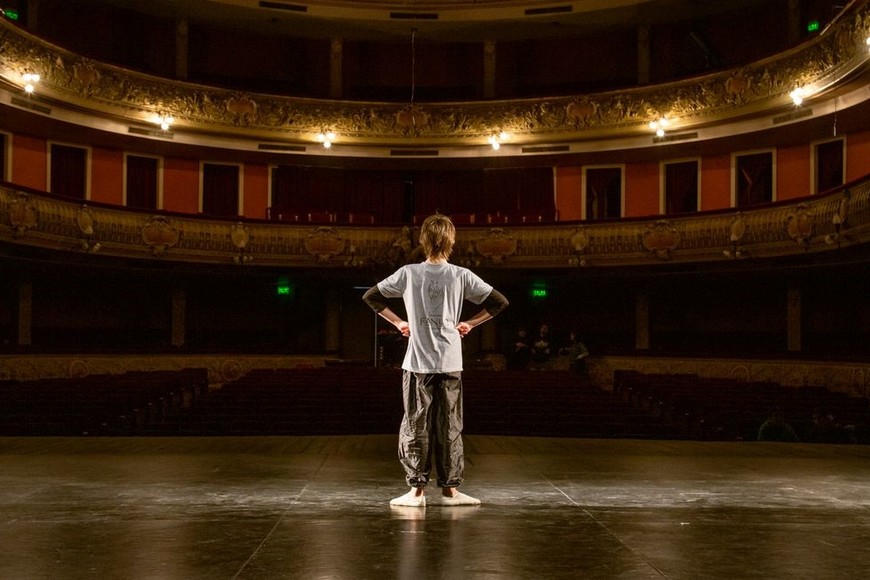 Jere durante una prueba de escenario en el Municipal. Foto: Leonardo Gregoret