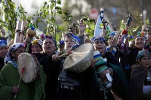 "¿Por qué no avanzar en habilitar una cárcel sólo para personas de origen mapuche?", fue la propuesta de un legislador socialista.  Crédito: REUTERS.