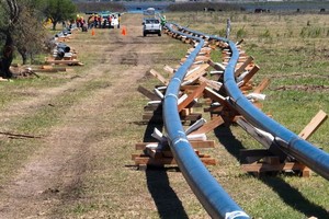 Los caños del Gasoducto Santa Fe listos para atravesar la laguna Setúbal.  Créditos: Fernando Nicola