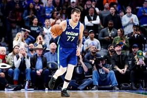 El base esloveno selló una marca histórica con sus 60 puntos, 20 rebotes y 10 asistencias. Crédito: Reuters