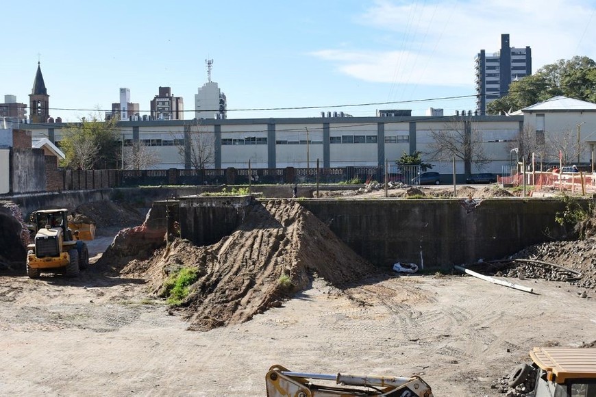 El movimiento de suelo se está completando. La tarea demandó un relleno de más de 6.000 metros cúbicos de suelo para la nueva planta potabilizadora.  Créditos: Pablo Aguirre