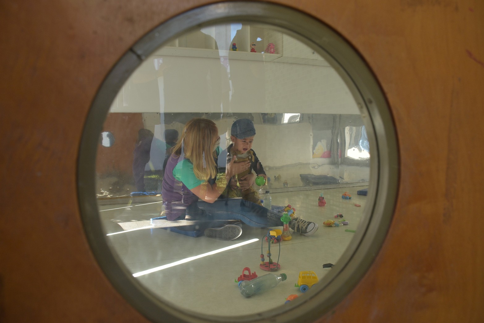 Los jardines municipales volvieron sin burbujas. Desde el 15 de febrero abrieron sus puertas 14 de los 17 establecimientos educativos. El proceso de inscripciones, para cubrir los 1.550 lugares de la matrícula, había comenzado entre octubre y noviembre del año anterior y para febrero contaba con un 85 % de anotados. Foto Flavio Raina