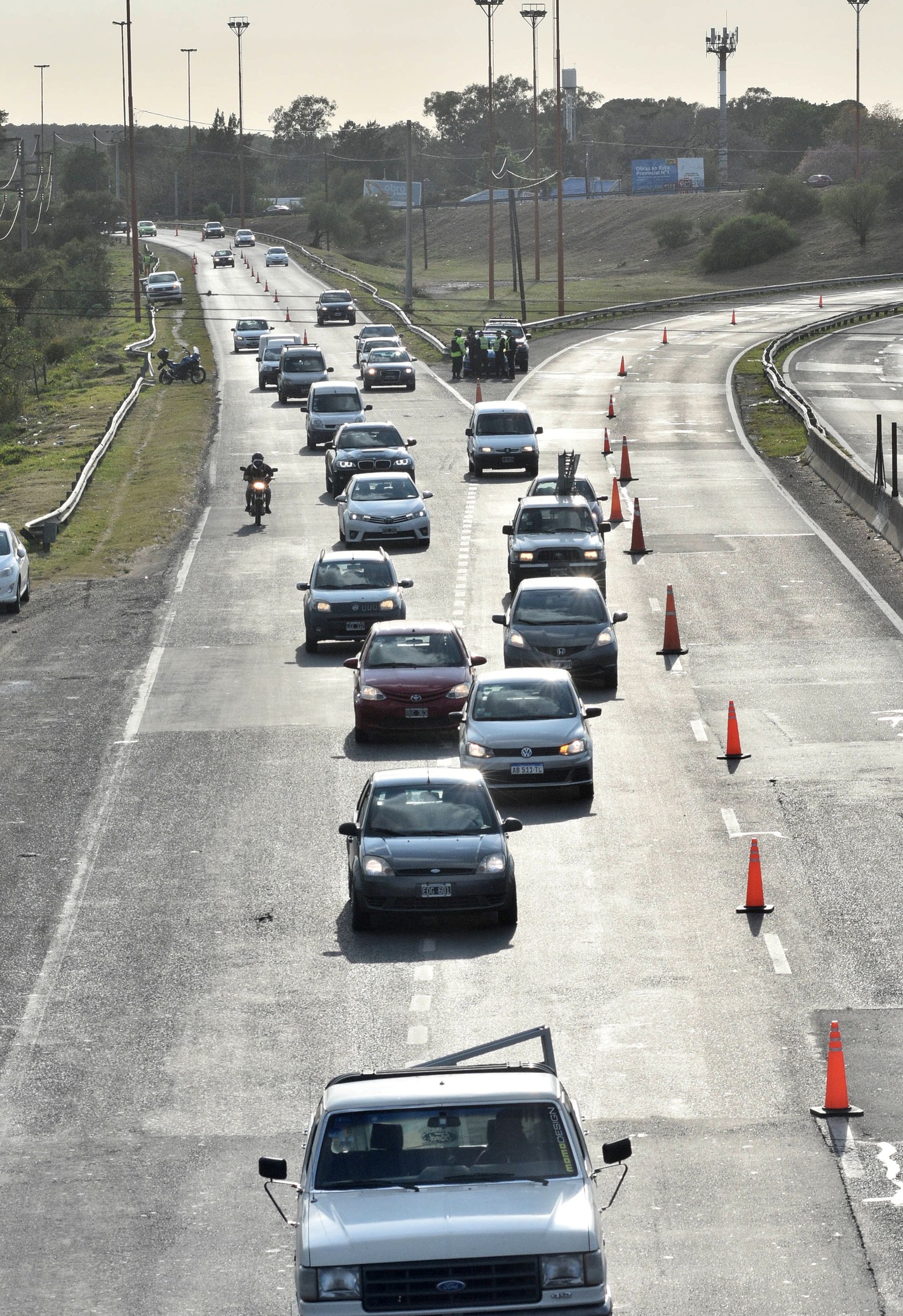 Controles para evitar siniestros. Ante los reiterados choques en la autovía 168 entre La Guardia y el puente Oroño, la Policía y Gendarmería montaron un operativo en las intersecciones de ambas autovías.