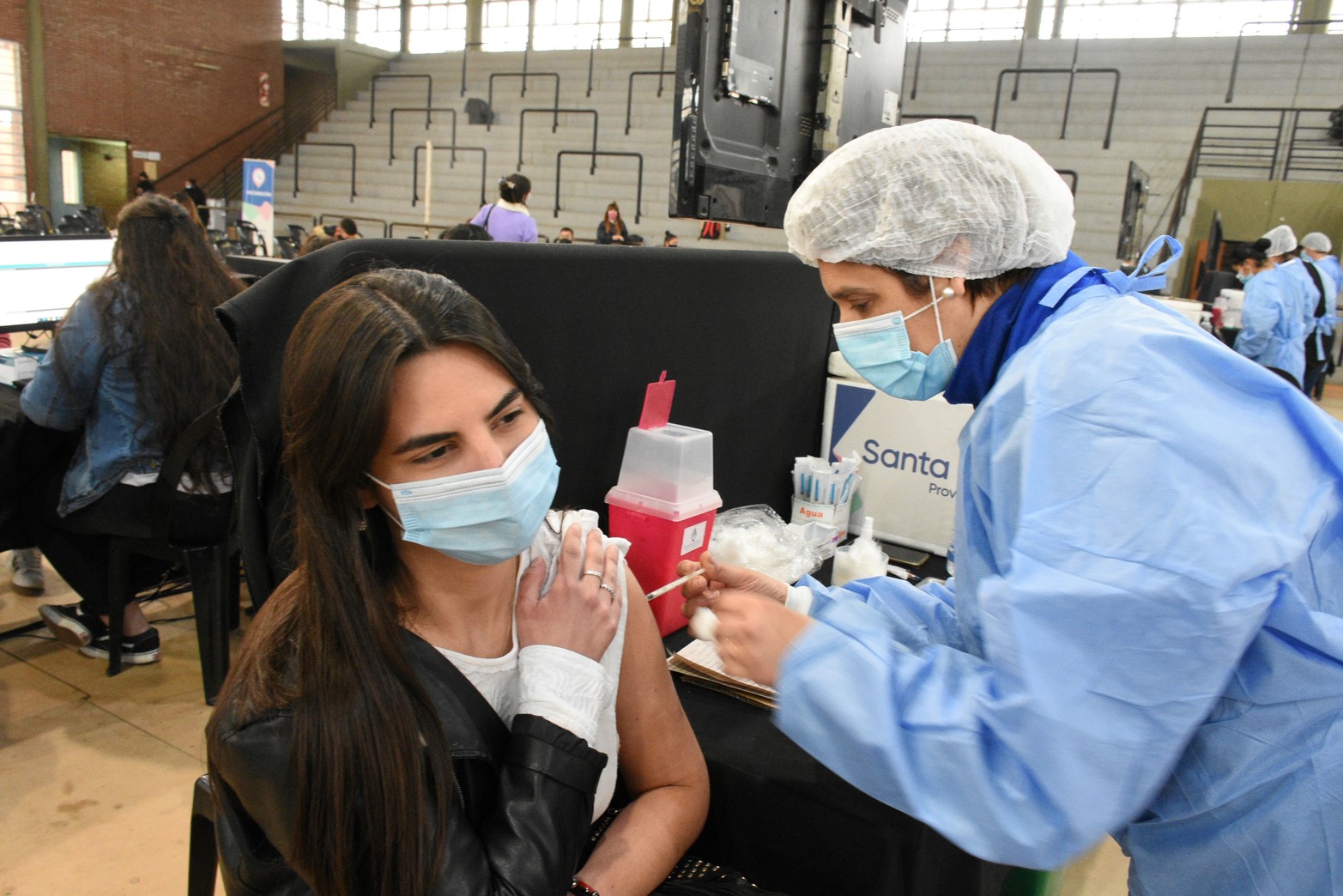 Se liberó el segundo refuerzo para los mayores de 18 años. El Ministerio de Salud informó que los centros de vacunación de la provincia estaban esperando a los mayores de 18 años que quisieran colocarse la cuarta dosis de la vacuna contra el Covid 19.