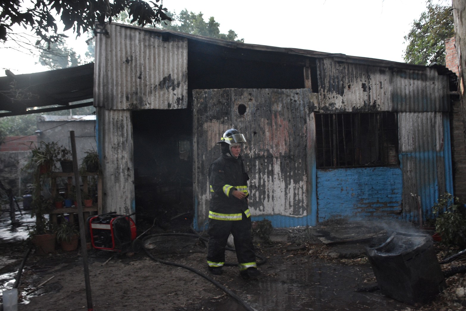 Sector totalmente quemado, en la vivienda de calle Avellaneda al 3900. Foto, Manuel Fabatía