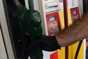 El gobierno nacional vuelve a prorrogar el impuesto a los combustibles.Créditos: Flavio Raina