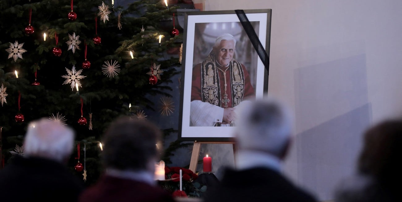 El Vaticano publicó las primeras imágenes de los restos de Benedicto XVI
