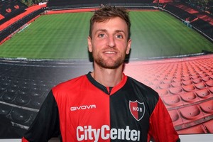 Bruno Pittón con la camiseta de la Lepra. Crédito: Prensa Newell's