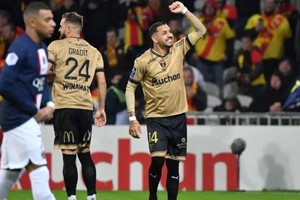 Lens venció a PSG que contó con Mbappé pero no tuvo a Messi ni a Neymar