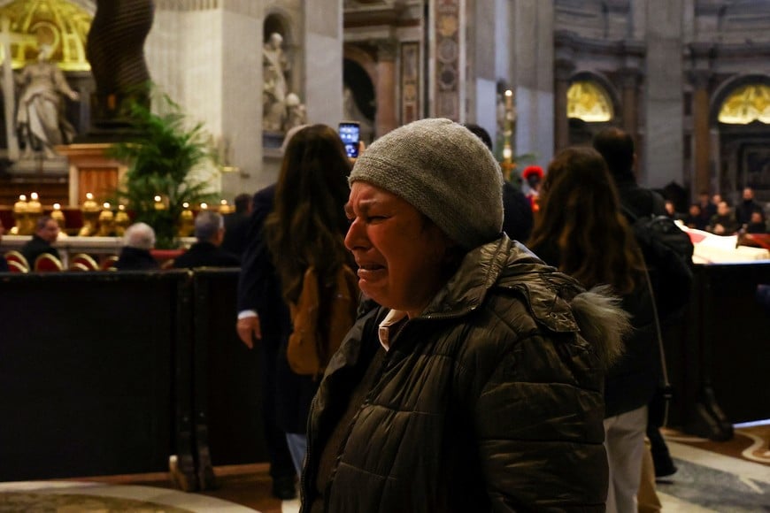 A women cries as she pays homage to former Pope Benedict in St. Peter's Basilica at the Vatican, January 2, 2023. REUTERS/Kai Pfaffenbach