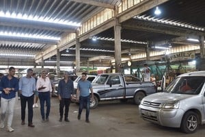 Una comitiva municipal, encabezada por el intendente, visitó las instalaciones del Mercado. Allí firmaron el acuerdo. Créditos: Municipalidad de Santa Fe.