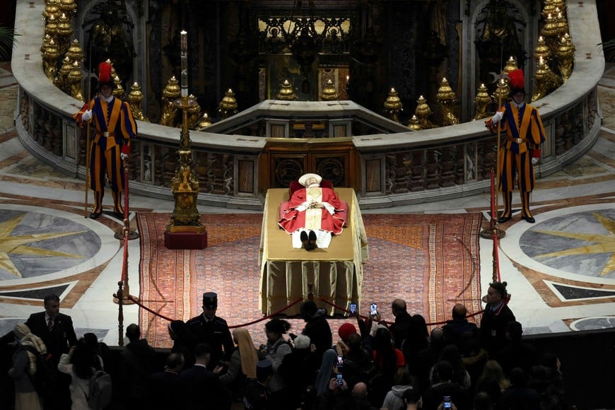 SENSITIVE MATERIAL. THIS IMAGE MAY OFFEND OR DISTURB    The body of former Pope Benedict lies at St. Peter's Basilica, at the Vatican, January 2, 2023. Vatican Media­/Handout via REUTERS    ATTENTION EDITORS - THIS IMAGE WAS PROVIDED BY A THIRD PARTY.