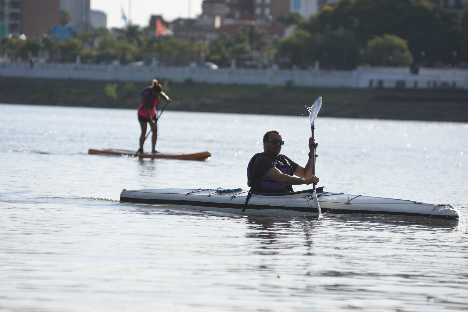 Tarde de playa en el balneario Costanera Este. Foto: Manuel Fabatía