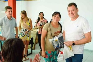 A partir de esto, pudieron fortalecer sus proyectos productivos en diferentes rubros, como almohadones, esencias sólidas y velas, artesanías en crochet, bolsos y lonas. De hecho participaron activamente tanto del Mercatino di Natale como de la feria navideña. Foto: Municipalidad