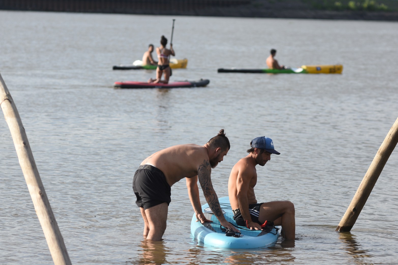 Tarde de playa en el balneario Costanera Este. Foto: Manuel Fabatía