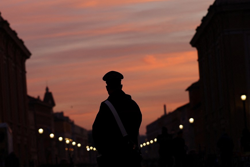 A policeman stands at the entrance of St.Peter's Square, at the Vatican January 4, 2023. REUTERS/Kai Pfaffenbach