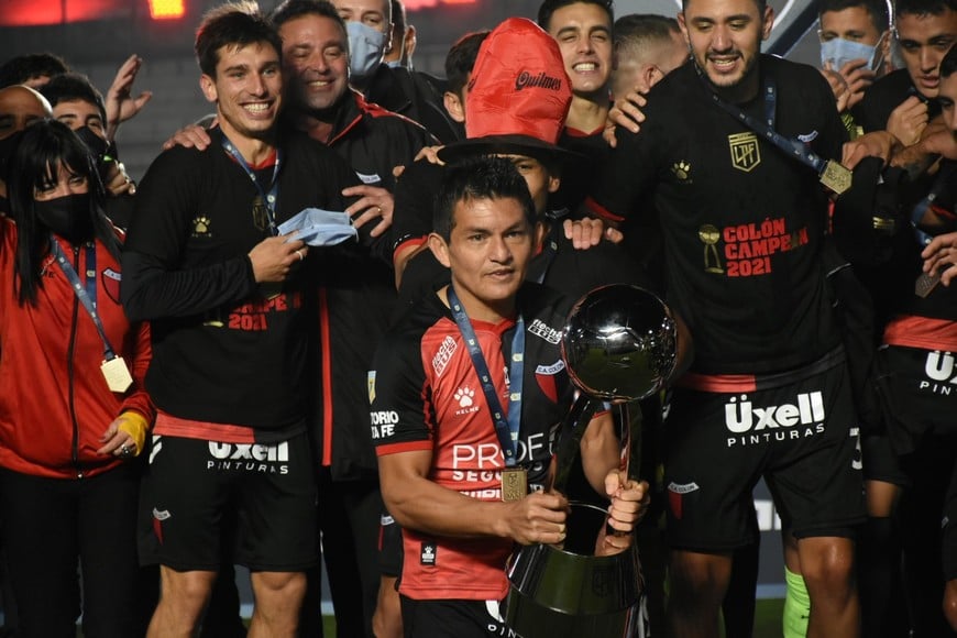 Pulga Rodriguez, capitán del equipo campeón de Colón.