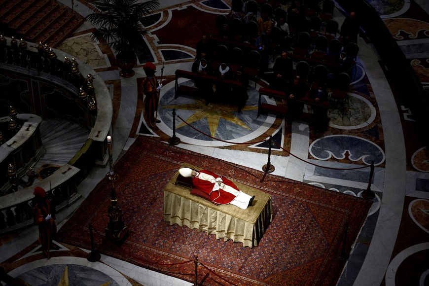 SENSITIVE MATERIAL. THIS IMAGE MAY OFFEND OR DISTURB    Faithful pay homage to former Pope Benedict, as his body lies in state at St. Peter's Basilica, at the Vatican, January 3, 2023. REUTERS/Guglielmo Mangiapane      TPX IMAGES OF THE DAY