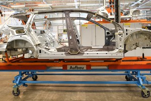 El sector produjo 536.893 unidades (autos y utilitarios), lo que marcó una mejora de 23,5 %. Crédito: REUTERS/Fabian Bimmer.