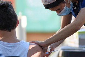 La campaña de vacunación contra el Covid-19 continúa en la provincia de Santa Fe. Crédito: Pablo Aguirre