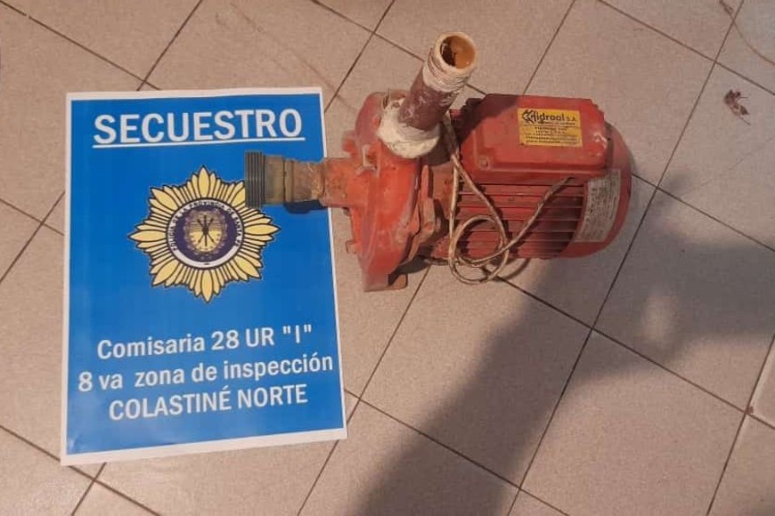 La bomba fue recuperada por los efectivos policiales. 