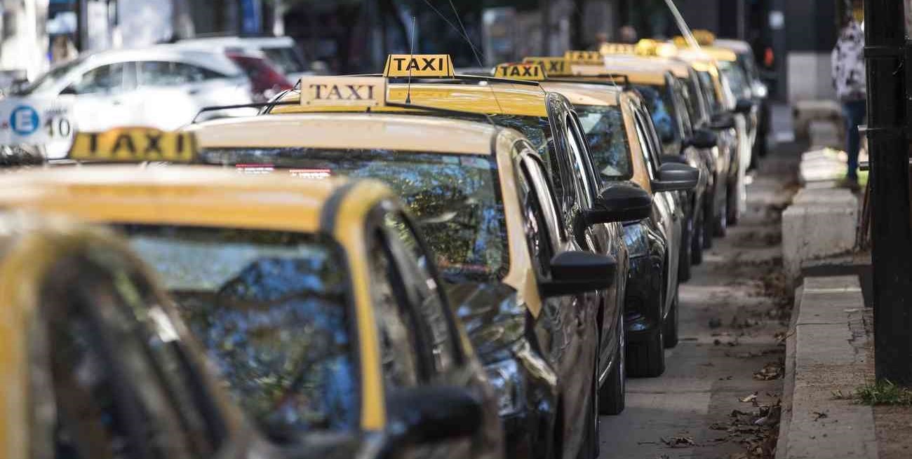 Falta de taxis: un problema que sigue sin resolverse en Rosario