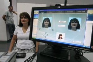 Tendrán sólo una duración de ocho meses debido a que son de lectura mecánica y no llevan el chip de seguridad.. Créditos: Mauricio Garin