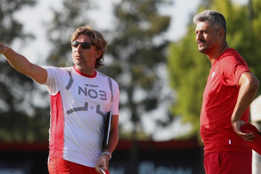 El análisis de los entrenadores Heinze y Munúa. Crédito: Prensa Newell's