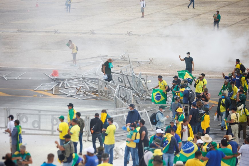 Supporters of Brazil's former President Jair Bolsonaro demonstrate against President Luiz Inacio Lula da Silva, outside Brazil’s National Congress in Brasilia, Brazil, December 8, 2023. REUTERS/Adriano Machado