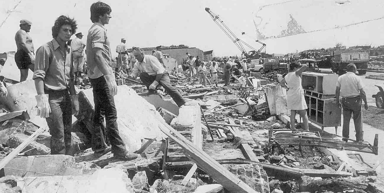 El tornado más grande que afectó Sudamérica causó 63 muertes, más de 200 heridos y pérdidas millonarias.  Foto: El Litoral