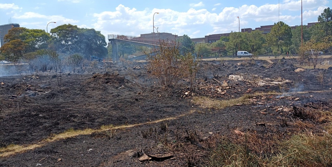 Incendio a la vera de la ruta 168: reducción de calzada camino a Paraná