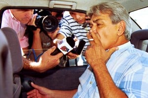 Salida del Tribunal Federal el 23 de febrero de 2000. Crédito: Flavio Raina / Archivo El Litoral