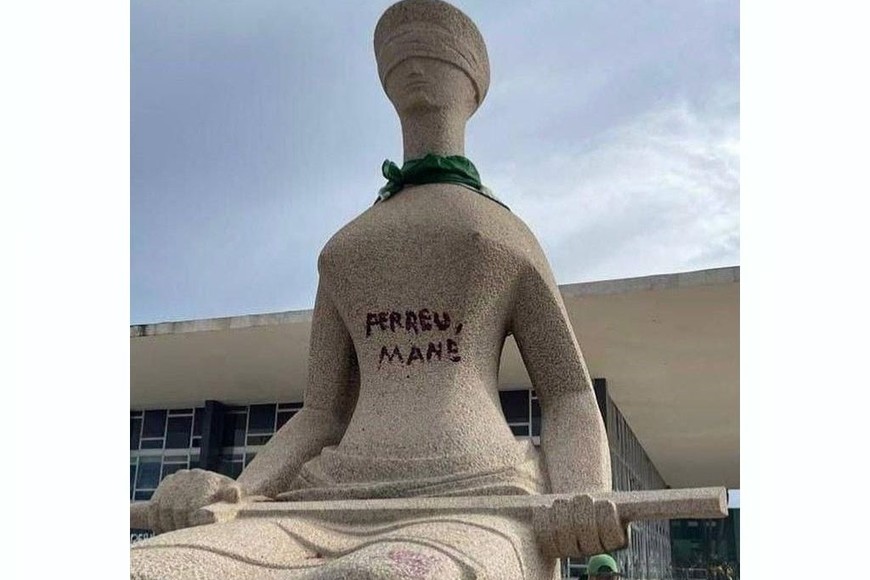 Destrozos en Brasilia: “A Justiça”, hecha por el artista de Belo Horizonte Alfredo Ceschiatti en 1961.