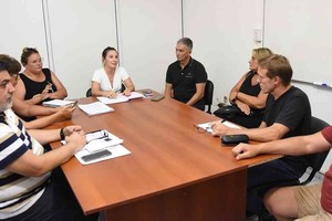 Chivallero, remarcó que "llevamos adelante una nueva reunión para la ejecución de la obra de cloacas para estos cuatro barrios; obra que se viene desarrollando en conjunto con las diferentes vecinales intervinientes". Foto: Municipalidad